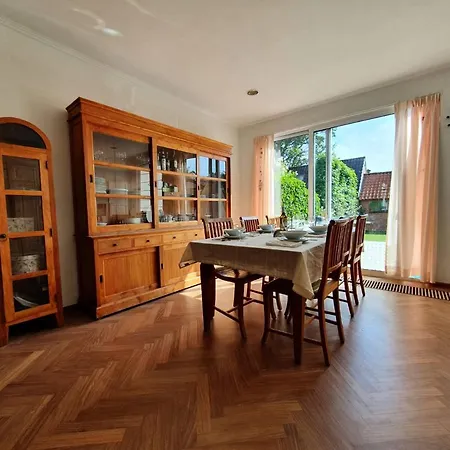 Semesterbostad Cozy Resort House Near Beach *