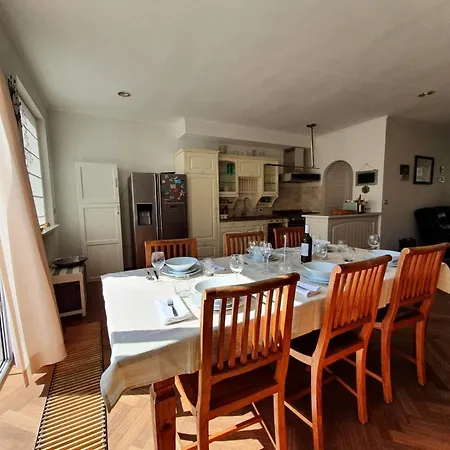 Cozy Resort House Near Beach Semesterbostad